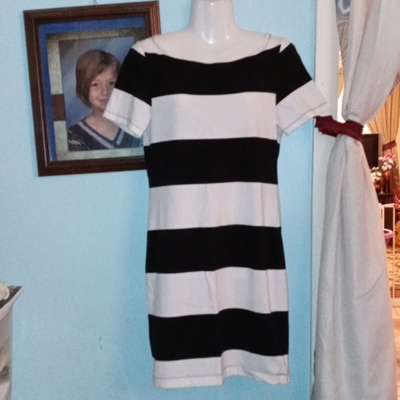 Dress - Picture 1 of 2